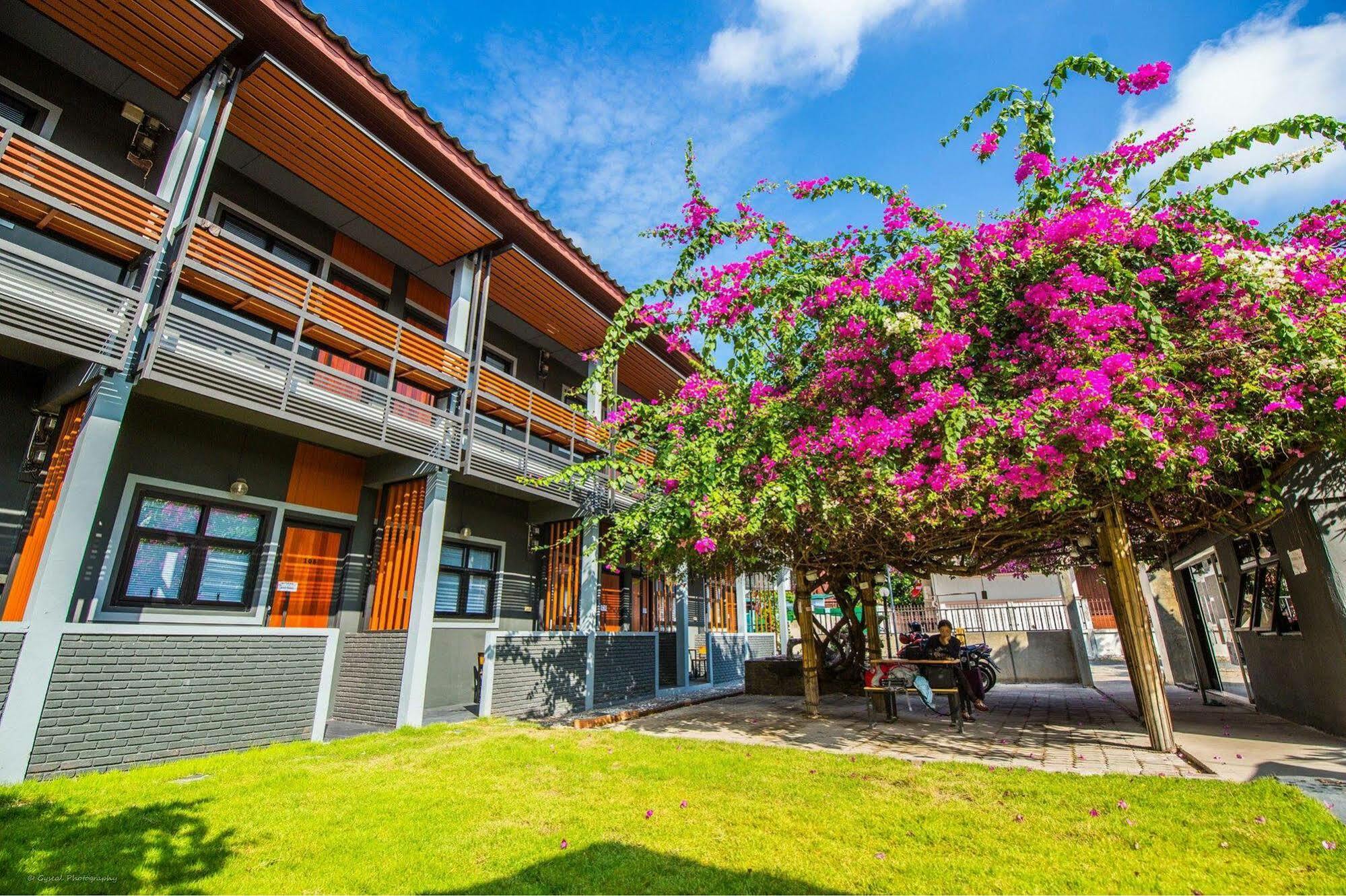 Chiangmai Moli Inn (Adults Only) Chiang Mai Dış mekan fotoğraf
